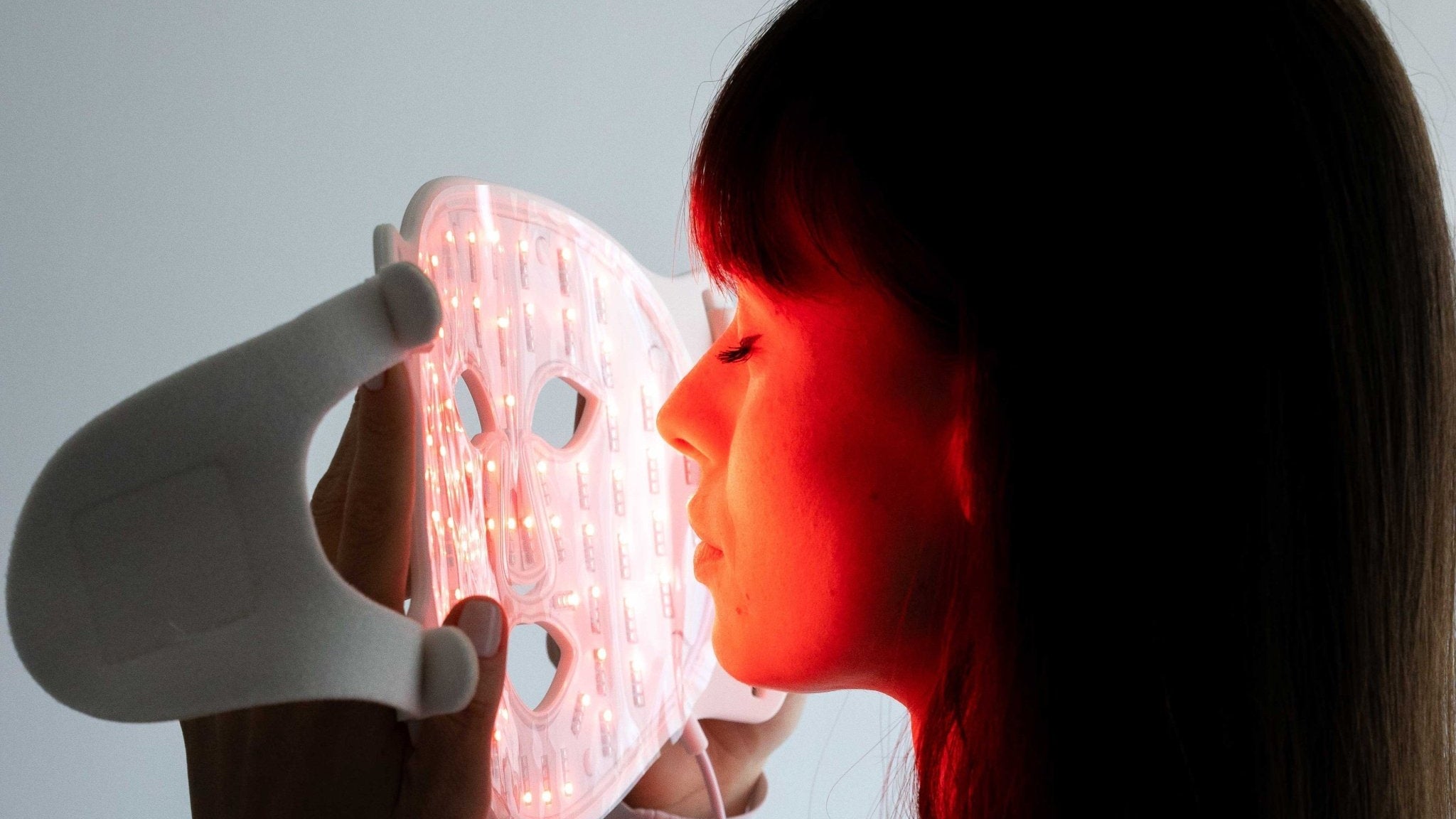 LED маска за лице: ползи, видове светлина и резултати - Al+ Cosmetics